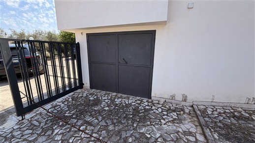 Villa Di 2 Vani, Veranda, Box. Ristrutturata, Ottimo Stato, Fotovoltaico
